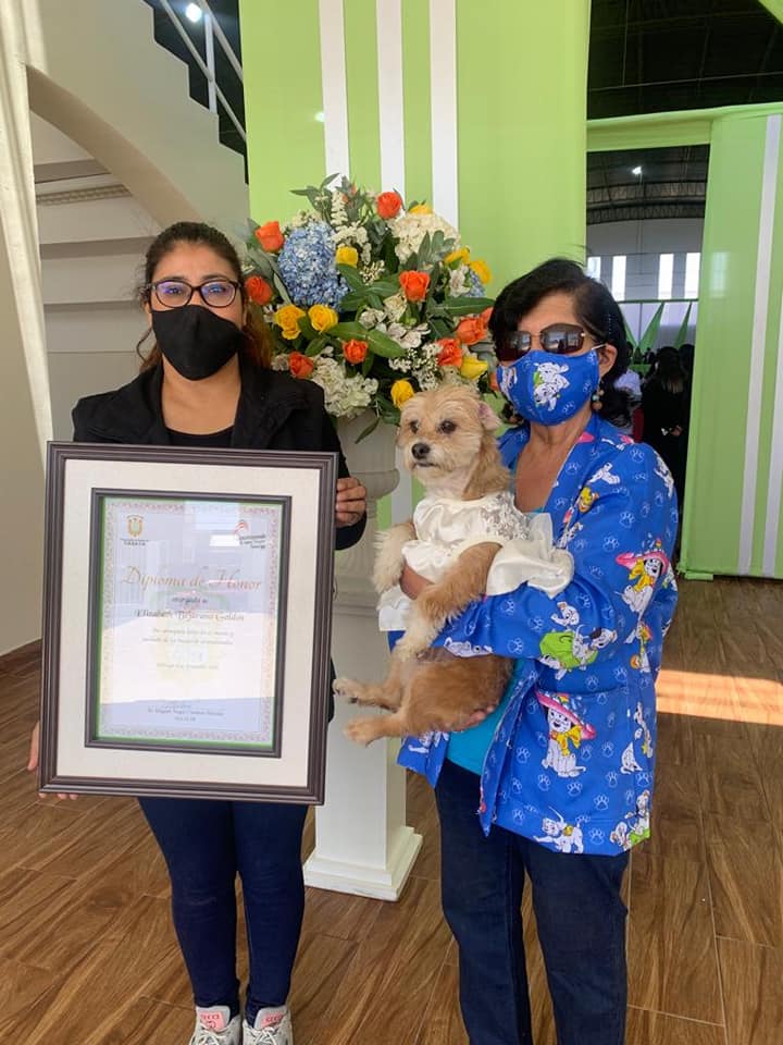 Reconocimiento de la Municipalidad de Tiabaya a miembro de HOPE